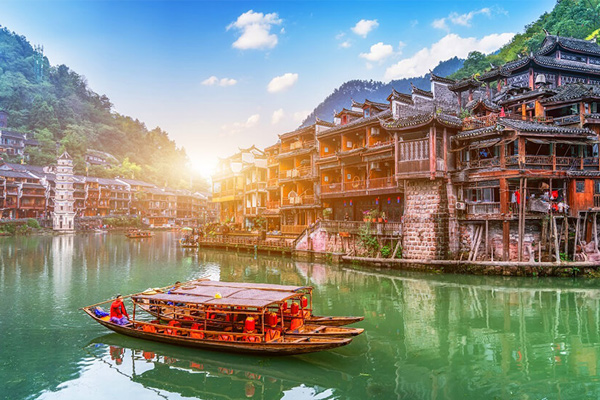 TOUR PHƯỢNG HOÀNG CỔ TRẤN