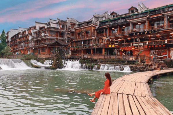 CHƯƠNG TRÌNH THAM QUAN DU LỊCH ÂN THI – TUYÊN ÂN PHƯỢNG HOÀNG CỔ TRẤN – TRƯƠNG GIA GIỚI THỜI GIAN: 06 NGÀY 05 ĐÊM HÀNG KHÔNG: VIETJET AIR (VJ)