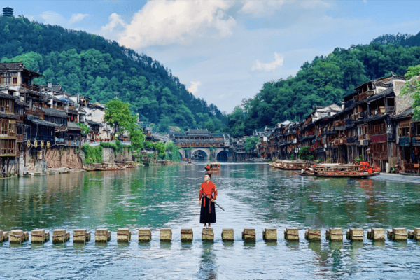CHƯƠNG TRÌNH THAM QUAN DU LỊCH ÂN THI – TUYÊN ÂN PHƯỢNG HOÀNG CỔ TRẤN – TRƯƠNG GIA GIỚI THỜI GIAN: 06 NGÀY 05 ĐÊM HÀNG KHÔNG: VIETJET AIR (VJ)
